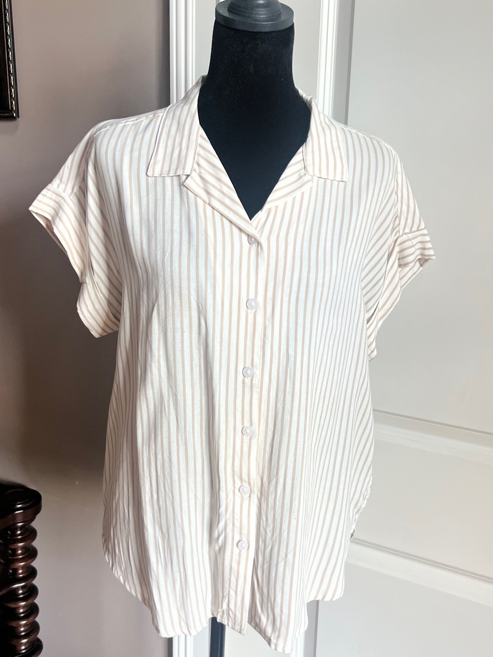 Per Se Cream and Tan Striped Short Sleeve Button-Down Top